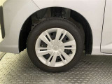 タイヤサイズは 165/65 R14 です。