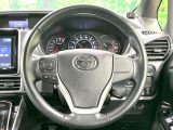 【純正革巻きステアリング】上質な革を使用することで、手にしっかり馴染みとても運転しやすいハンドルです♪