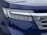 明るくて長寿命のLEDヘッドライト採用