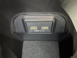 充電用USBポート。