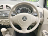 インテリアに合わせたデザインのステアリングは、運転される方のことも考え、運転しやすい形状、大きさです。是非一度、実際に触ってお確かめください。