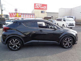 新車・中古車を取り揃えてお客様のご来店をスタッフ一同お待ちしております。