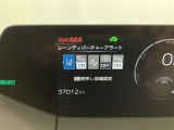 スピードメーター内のディスプレイ部に安全装備の設定状態が表示されます。
