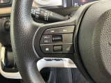 ステアリングにオーディオ操作スイッチが付いています。オーディオ画面に直接タッチしなくても操作が出来ますので、運転に集中できます。