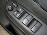 電動格納式ドアミラー・パワーウインドウを装備しています。