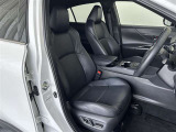 運転席/助手席です。姿勢が崩れず正確なステアリング操作で安心です。