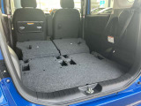リヤシートを全て倒せばさらに荷物が積めますよ。