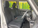 運転席シート廻りは使用感も少なく、良好な状態となっています。前オーナー様が丁寧に使っていたことがよくわかりますね。