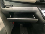 薄型のティッシュBOXなどが収納出来ます。小物入れとしても使えるので便利です。