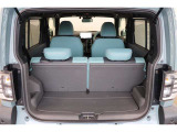 荷物の積みおろしがしやすいハッチバック。上方向にドアが開くので雨の日でも車内が濡れにくいですよ。