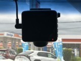 万が一のトラブルのときにも役に立つドライブレコーダーを装備しています。側面衝突や幅寄せ・割り込み対策に!