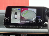 上空から見下ろしているかのような映像をディスプレイに映し出し、スムースな駐車をサポートします。画面は「トップビュー」のほか「サイドブラインドビュー」への切り換えが可能。ますます安心です