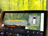 【パノラミックビューモニター】専用のカメラにより、上から見下ろしたような視点で360度クルマの周囲を確認することができます☆死角部分も確認しやすく、狭い場所での切り返しや駐車もスムーズに行えます。