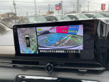 車を真上から見ているように、周囲の状況を把握しながら安心して駐車が行えるアラウンドビューモニター装備!