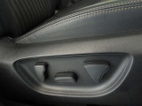 パワーシート搭載。微妙な調整が手軽にでき、ピッタリのポジションで運転することが可能です。