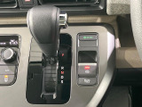 【オートブレーキホールド】信号待ちや渋滞で停車時にブレーキから足を離しても、停止状態を保持してくれます。前進するときはアクセルを踏めば自動で解除されるので安心♪街乗り運転が楽になります♪