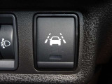 【車線逸脱警報】車線から外れると注意を促します。ドライバーが意図しないのに車線を逸脱した場合に、これを検知して警報で注意喚起する事で安全性を確保!