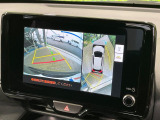 【パノラミックビューモニター】専用のカメラにより、上から見下ろしたような視点で360度クルマの周囲を確認することができます☆死角部分も確認しやすく、狭い場所での切り返しや駐車もスムーズに行えます。