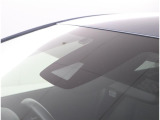 サポカーSとは、衝突被害軽減ブレーキに加えて、高齢者に多いと言われている踏み間違い事故防止をサポートする機能です。詳しくは販売店スタッフまでおたずねください。