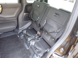 ◆チップアップ&ダイブダウン機構付【ULTR SEAT】は後席座面を左右分割で跳ね上げることができます。トランクで積載できない背の高い荷物をラクラク収納できます。ホンダ車ならではの人気装備です。