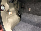 トランクル-ムは照明付きです。地下駐車場や、夜間のお荷物整理に大変便利です。