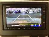 バックモニター付きで、車庫入れやバック時の後方確認をサポート。