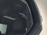 ブラインドスポットモニター(BSM)を装備しています。隣を走る車両が死角に入るとミラー内LEDインジケーターが点灯。さらに、ウィンカーを出すとインジケーターが光って点滅して注意を促してくれます。