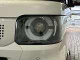 LEDヘッドライトは、点灯の瞬間から最大光量を発揮し、突然暗くなるトンネルなどでの安定感を高めます。