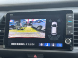 バック駐車が苦手な方や、初めてのお車で不安な方も安心。後方の映像をナビ画面に表示するため、周囲を確認しながらスムーズに駐車できます。