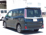 明るく広々、落ち着いた店内では、中古車のご検討・ご購入のほか、携帯電話(au)の購入等、様々なご相談に幅広く応えていきます♪