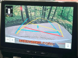【バックカメラ】駐車時に後方がリアルタイム映像で確認できます。大型商業施設や立体駐車場での駐車時や、夜間のバック時に大活躍!運転スキルに関わらず、今や必須となった装備のひとつです!