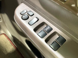【電動格納ミラー】サイドミラーは電動格納式となっており、狭い駐車場でもキズがつくリスクを抑えられます。