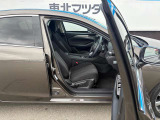 運転席のシートの高さを調節できるシートリフター機能が備わっています。身長の低い女性や広い視野を確保したい場合に役立ちます!