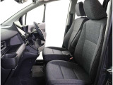 フロントベンチシートなので、運転席広々、助手席も広々!