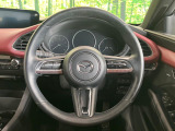 【純正革巻きステアリング】上質な革を使用することで、手にしっかり馴染みとても運転しやすいハンドルです♪