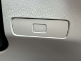 運転席にいながらラゲッジを開けることができます。