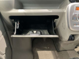収納スペースもたくさん有ります☆車検証や小物類などすっきり収納♪