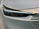 LEDヘッドライトは、点灯の瞬間から最大光量を発揮し、突然暗くなるトンネルなどでの安定感を高めます。