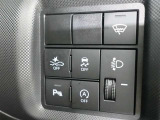 安全運転を支援する機能が付いてます。詳しくは店舗スタッフまでお尋ね下さい。