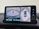 【マルチカメラ】前後左右に付いたカメラ映像をもとに、車を上空から見下ろしたように表示!狭い駐車場での車庫入れや道でのすれ違い時も安心です