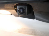 バックカメラが付いているので後方確認が非常にしやすいです。今や運転初心者も熟練者も必須装備!ついていて損はないですね♪