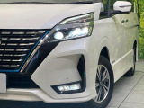 【LEDヘッドライト】悪天候や夜間走行時も良好な視界を確保し安心して運転できる高輝度LEDヘッドライトを装備!点灯速度が早く、消費電力も抑えられています。