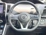インテリアに合わせたデザインのステアリングは、運転される方のことも考え、運転しやすい形状、大きさです。是非一度、実際に触ってお確かめください。