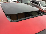 パノラマサンルーフ搭載です。車内が明るくなります