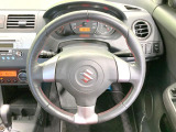 【純正革巻きステアリング】上質な革を使用することで、手にしっかり馴染みとても運転しやすいハンドルです♪