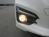 LEDライト&フォグランプ。雨の日や夜道でも安心して運転していただけます。