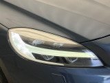 【LEDヘッドライト】悪天候や夜間走行時も良好な視界を確保し、安心して運転できる高輝度LEDヘッドライト!北欧神話に登場する「トールハンマー」をモチーフにした、一目でボルボとわかるデザインです。