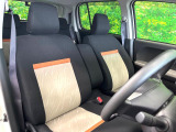 運転席まわりには十分なスペースがあり、大柄な方でもゆったり運転していただける環境です。