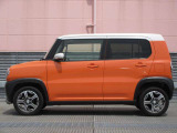 純正アルミで全体的にデザインがまとまっています。車も人も、オシャレはまずは足元からですね。