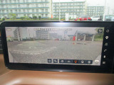 アラウンドビューモニター。上空から見下ろしているかのような映像を映し出して、スムースな駐車をアシストします。